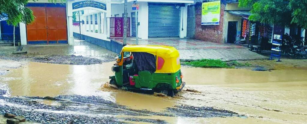 पीडब्ल्यूडी ने उड़ाई डीएम के निर्देशों की धज्जियां