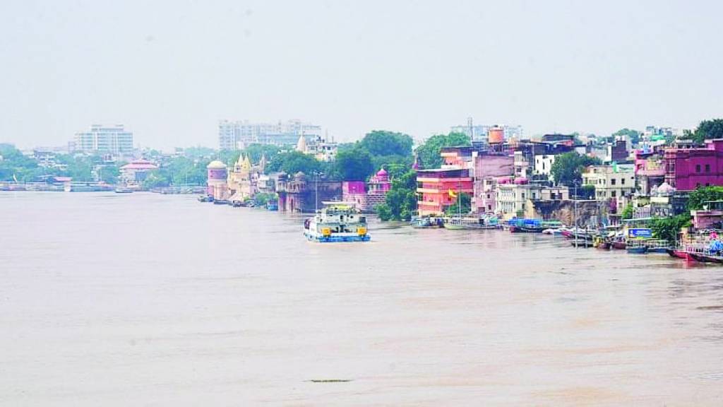 घटने लगी गंगा, बढ़ने लगी दुश्वारियां