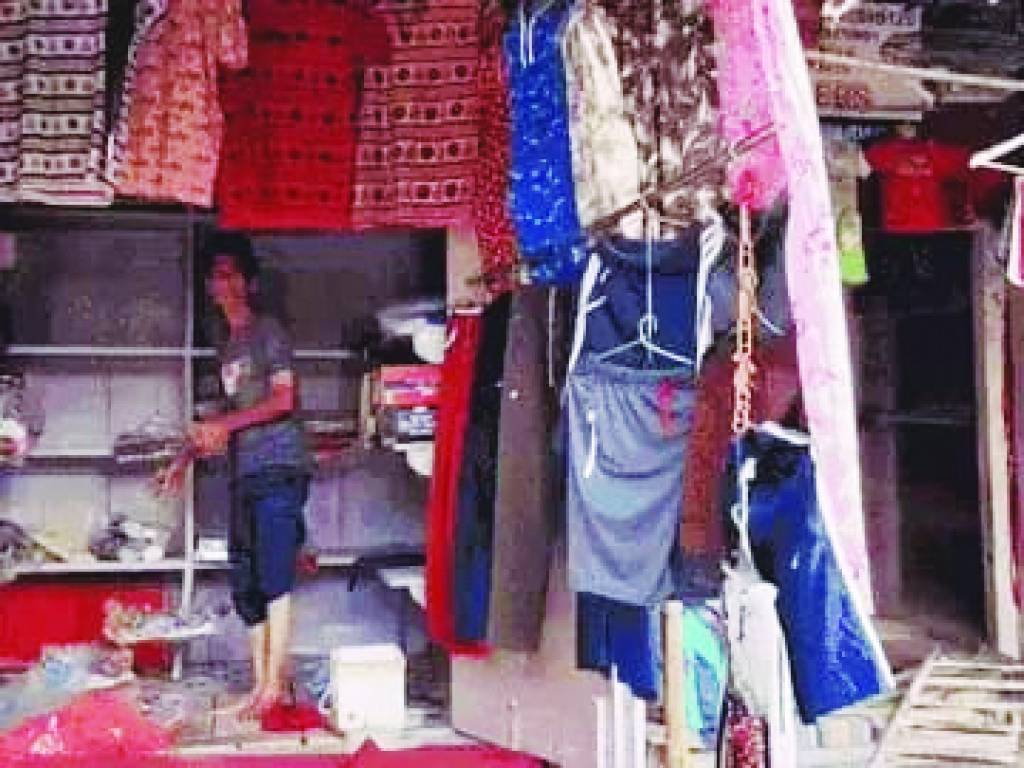 वाराणसी में उजड़ी टाऊनहाल की 40 दुकानें