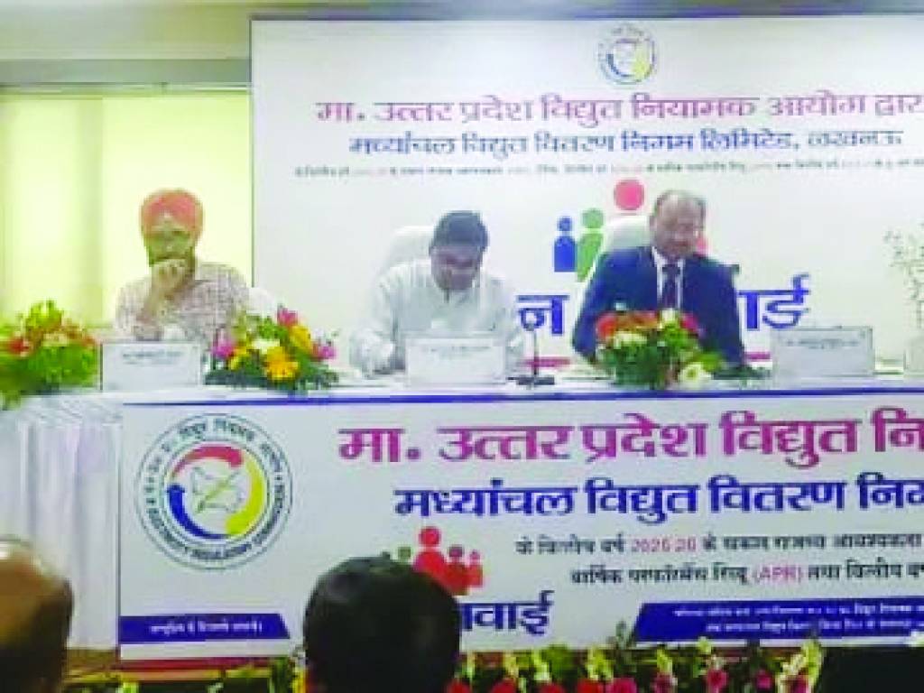 ट्रांसफार्मर जलने और बिल्डरों के उत्पीड़न का उठा मुदा