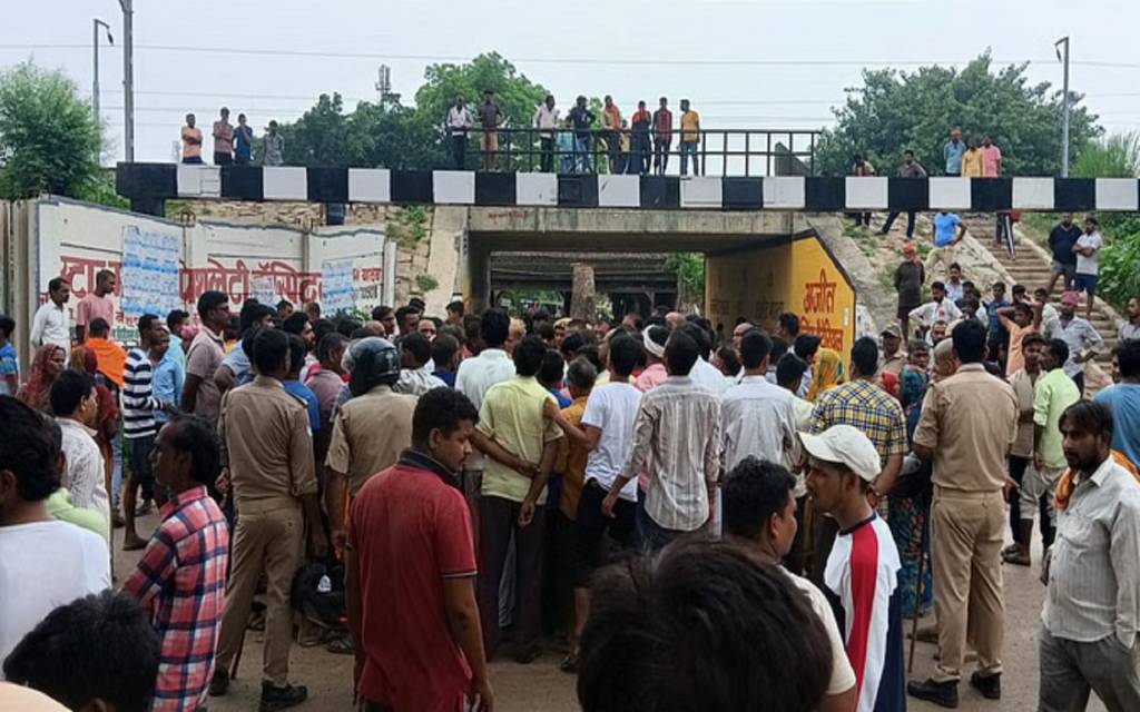 मिर्जापुर में रील बनाने के चक्कर में हादसा, तेज रफ्तार स्कॉर्पियो ने चार को कुचला, एक की मौत