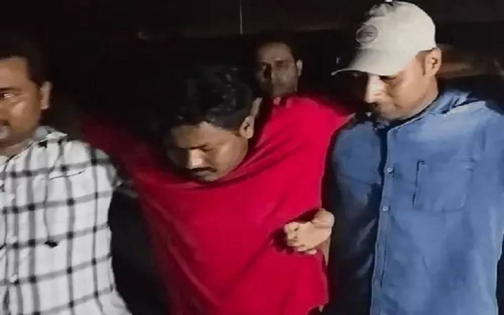 वाराणसी में पुलिस मुठभेड़ में तितली गैंग का सरगना समेत दो गिरफ्तार, दुर्गाकुंड में चोरी की वारदातों में नामजद थे बदमाश, दर्ज हैं 16 मुक़दमे