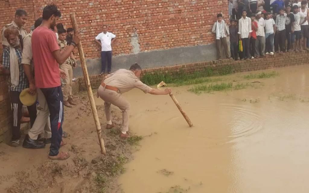मेरठ में दिल दहला देने वाली घटना: लापता तीन बच्चों की डेडबॉडी पानी भरे प्लॉट में मिली, परिजनों ने जताई तंत्र-मंत्र से हत्या की आशंका
