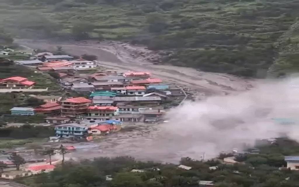 उत्तराखंड के धराली में बादल फटने से भारी तबाही, सैलाब से हाहाकार; गांव बहा:कई घर मलबे में दबे; रेस्क्यू के लिए पहुंची आर्मी