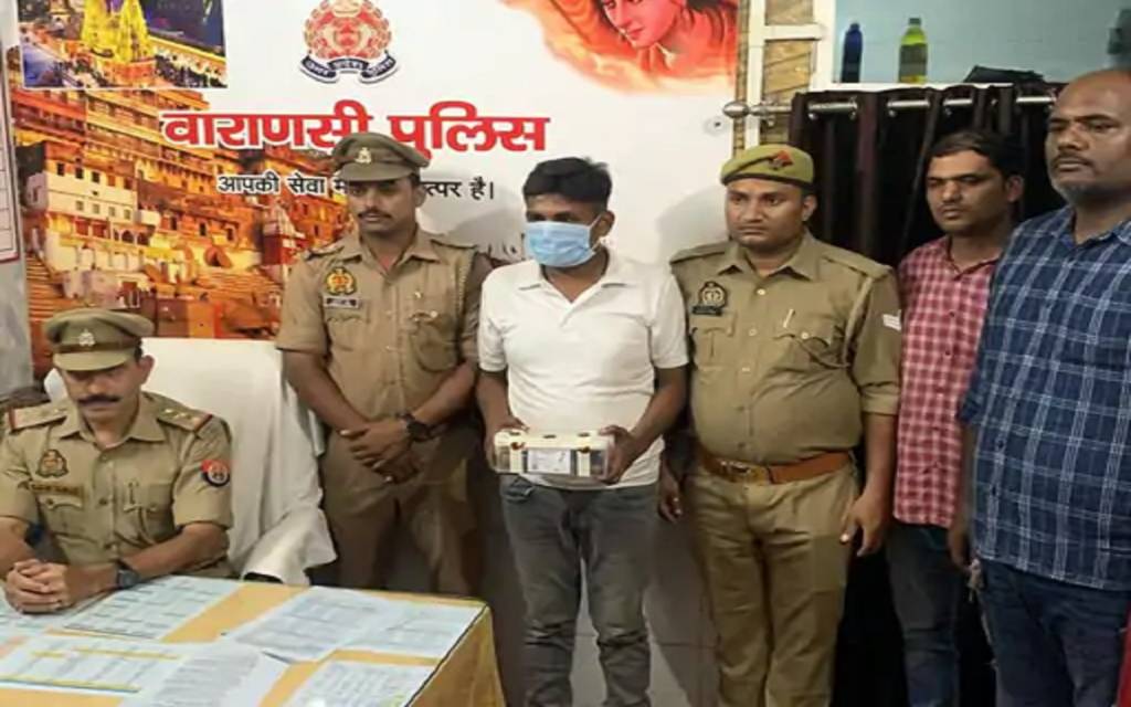 फर्जी आरपीएफ इंस्पेक्टर गिरफ्तार, नकली पिस्टल और फर्जी आईडी कार्ड के साथ दुकानदारों से कर रहा था वसूली