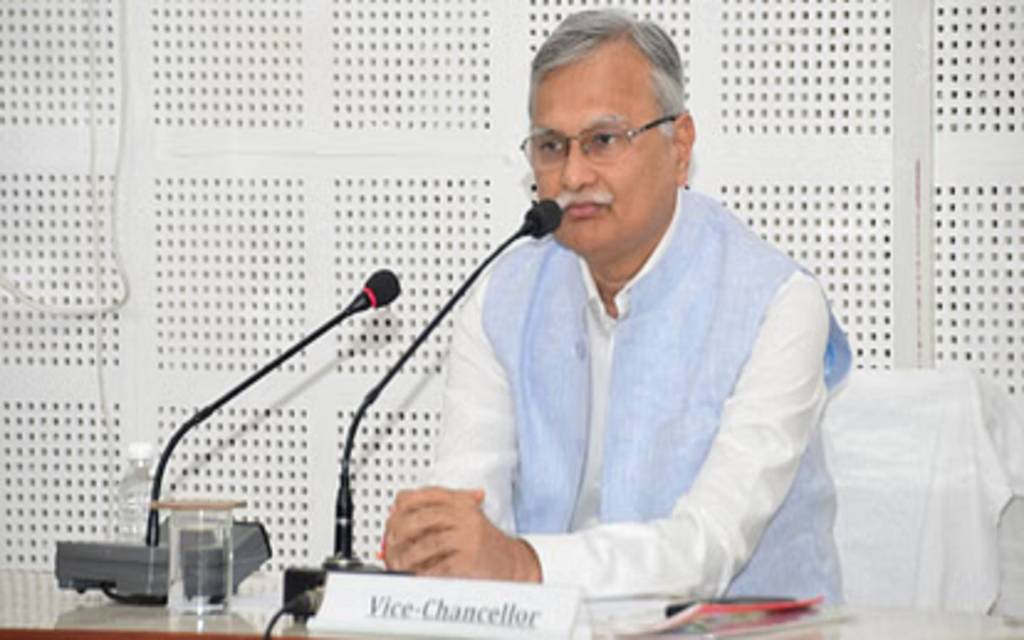 वाराणसी में BHU के कुलपति का ऐलान -अब समस्याओं पर होगा काम, टीम भावना और पारदर्शिता बनेगी सफलता की कुंजी