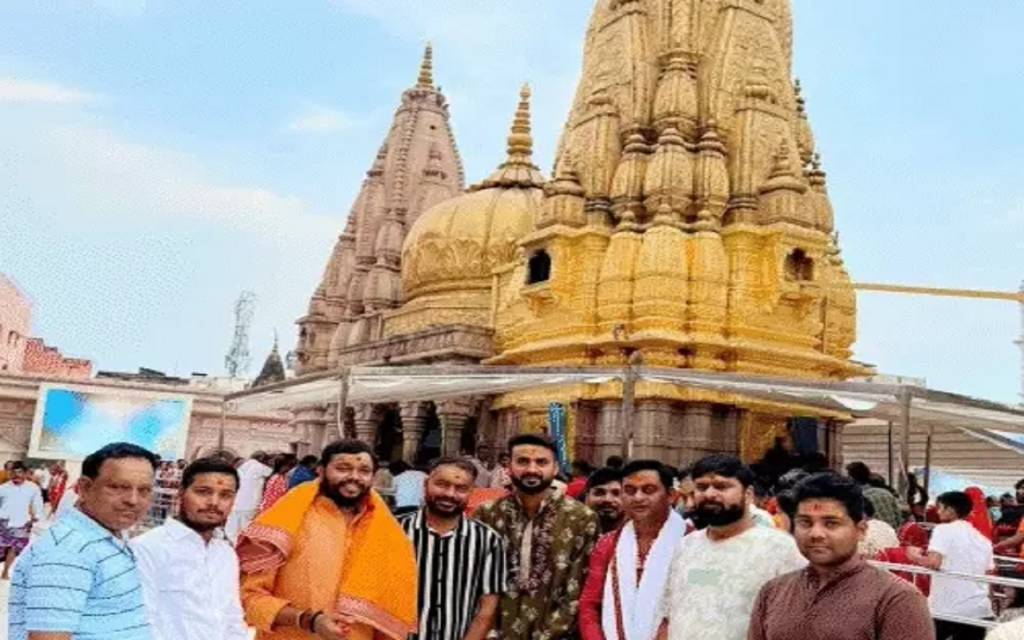 क्रिकेटर फास्ट बॉलर आकाशदीप ने लिया बाबा विश्वनाथ व काल भैरव का आशीर्वाद, गली में बैठकर पी चाय, बोले- बनारस बदल गया