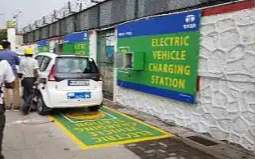 वाराणसी में अडाणी ग्रुप लगाएगा इलेक्ट्रिक चार्जिंग स्टेशन: 37 हजार से अधिक इलेक्ट्रिक वाहन, अब मिलेगा बेहतर चार्जिंग विकल्प