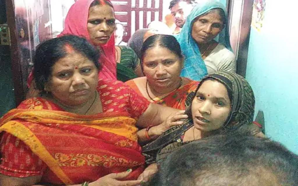वाराणसी: पारिवारिक कलह से परेशान अधेड़ ने की आत्महत्या, परिजनों को कमरे के पंखे से लटकता मिला शव