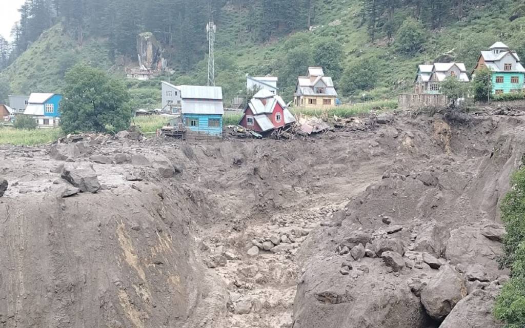 किश्तवाड़ के चिशोती गांव में बादल फटने से तबाही, 12 शव बरामद, कई लापता