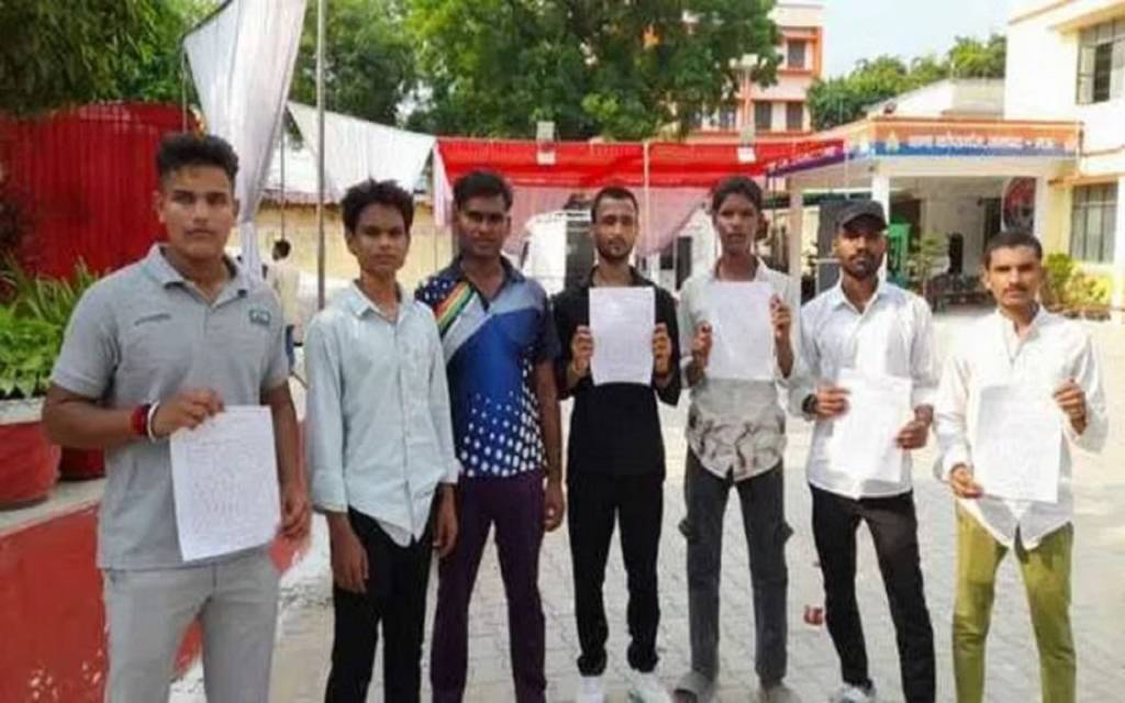 नौकरी दिलाने के नाम पर 3.20 लाख की ठगी, विरोध करने पर युवकों से मारपीट