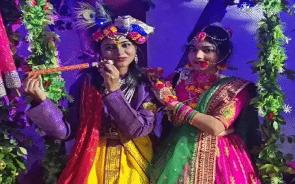 काशी डूबी कृष्ण भक्ति में: महिला छात्राओं ने निभाई कान्हा की भूमिका, बीएचयू में रासलीला ने मोहा मन