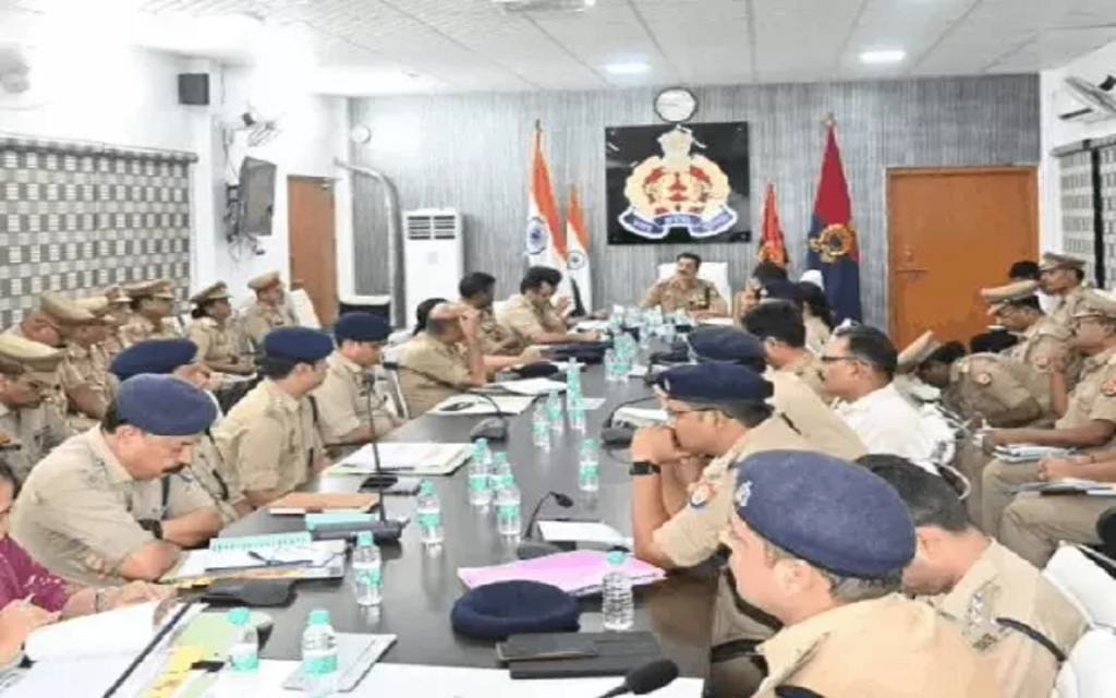 वाराणसी पुलिस की नई पहल: थानों पर टंगेगा अपराधियों का फोटो-बायोडाटा, साइबर नेटवर्क पर होगी सख्त नजर