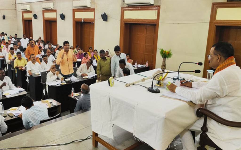 नगर निगम ने आवारा कुत्तों पर कसा शिकंजा, दो महीने में बनेगी कार्ययोजना