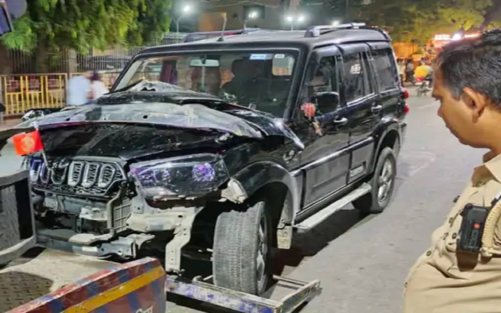 वाराणसी में बड़ा सड़क हादसा: शराब के नशे में धुत स्कॉर्पियो चालक ने ऑटो को मारी जोरदार टक्कर, चालक की मौत, 4 गंभीर घायल