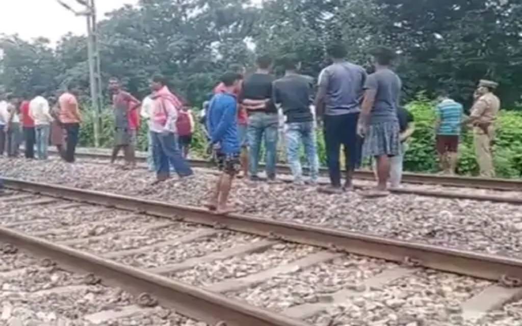 वाराणसी: पत्नी से विवाद के बाद युवक ने ट्रेन के सामने कूदकर दी जान, परिवार में मचा कोहराम