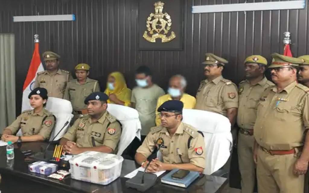 वाराणसी में स्मैक तस्करों का गिरोह पकड़ा, 10 लाख की स्मैक और 16 लाख रुपये नगद बरामद