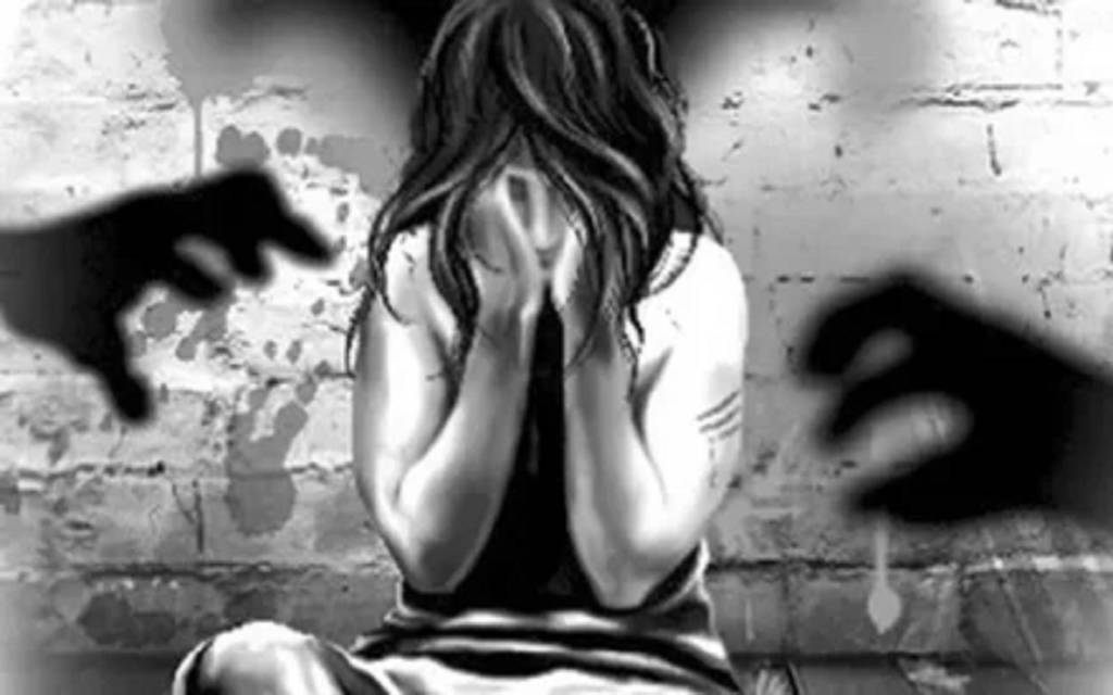 कानपुर में 14 साल की लड़की को खेत से उठा ले गए 4 बदमाश,पीपल के पड़े के नीचे किया सामूहिक बलात्कार