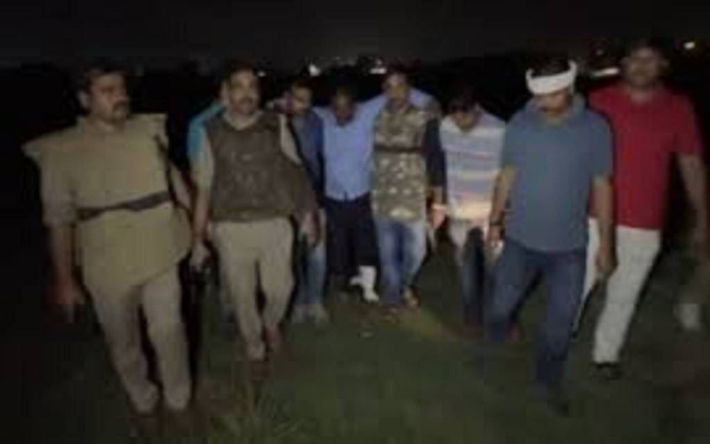 सारनाथ हत्याकांड का मुख्य आरोपी मुकीम मुठभेड़ में गिरफ्तार, पैर में गोली लगी