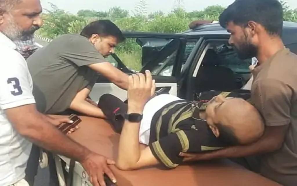  ACM राजेश जायसवाल की सड़क हादसे में मौत, लखनऊ-आगरा एक्सप्रेस-वे पर क्रेटा कार पीछे से बस में घुसी