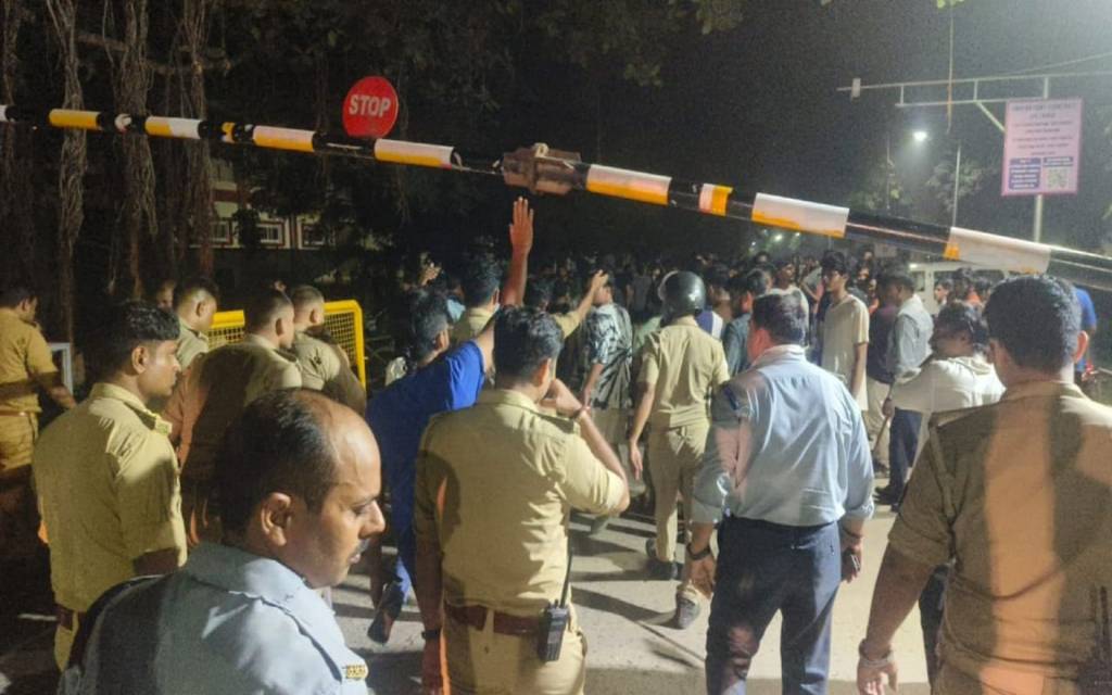 बीएचयू कैंपस में बैरियर विवाद पर बवाल, IIT और बिरला हॉस्टल के छात्र भिड़े