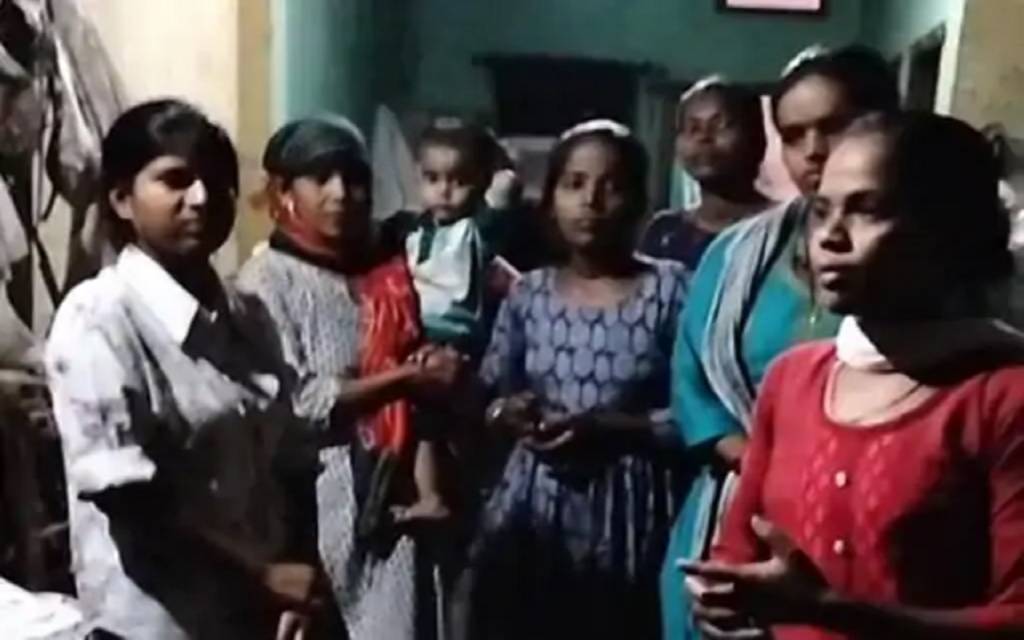 आधी रात गाजियाबाद में दबिश: महिलाओं से बदसलूकी का आरोप, वीडियो वायरल