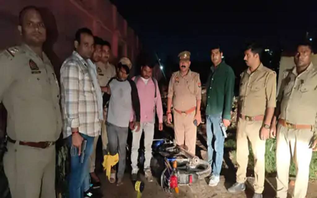 वाराणसी पुलिस और बदमाशों के बीच मुठभेड़, दो गिरफ्तार, एक पैर में गोली लगने से घायल