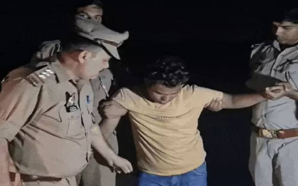 पुलिस मुठभेड़ में 25 हजार का इनामी पशु तस्कर गिरफ्तार, बिहार से बंगाल तक फैला है तस्करों का नेटवर्क