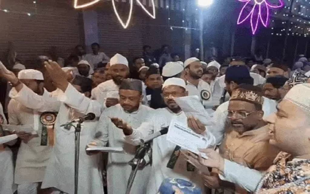 वाराणसी में बारावफात की धूम, नबी की शान में निकले जुलूस, पैगंबर साहब की शान में पढ़े गए कसीदे और नात