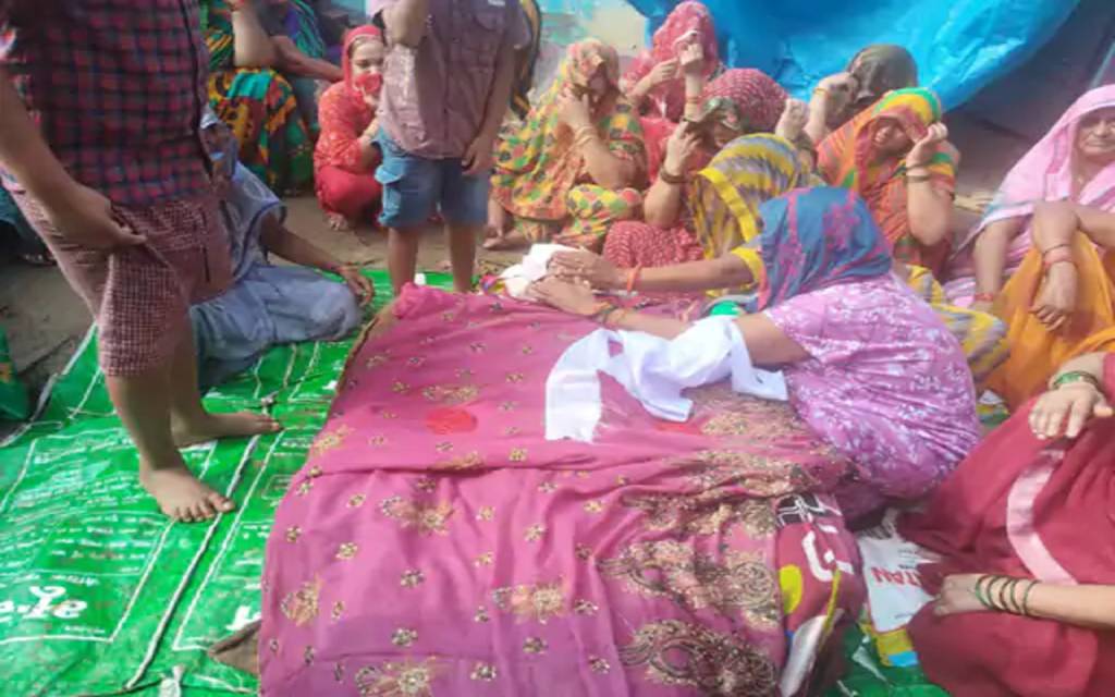 फर्रुखाबाद में दिल दहला देने वाली वारदात, शोहदों ने महिला पर पेट्रोल डालकर जिंदा जलाया, मौत