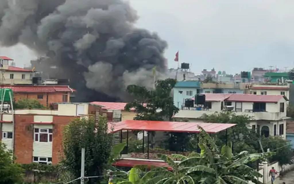 नेपाल में राष्ट्रपति आवास और बड़े नेताओं के घरों में आगजनी- तोड़फोड़, कई मंत्रियों ने दिया इस्तीफा, पीएम ओली ने बुलाई सर्वदलीय बैठक