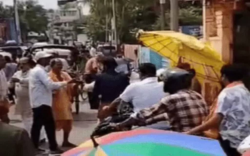 अस्सी घाट पर पंडितों में भिड़ंत, पिंडदान के दौरान मचा हंगामा
