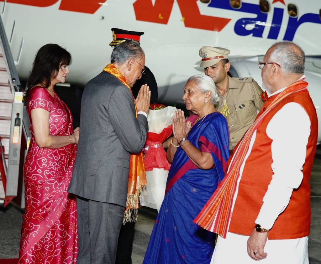 वाराणसी पहुंचे मॉरीशस के प्रधानमंत्री, 6 जगहों पर हुआ ग्रैंड वेलकम, कल पीएम मोदी संग करेंगे द्विपक्षीय वार्ता
