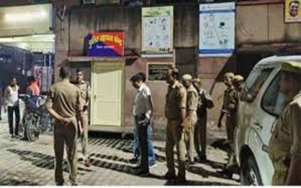 जौनपुर में बड़ा सड़क हादसा : श्रद्धालुओं से भरी बस ट्रेलर से टकराई, 4 की मौत, 9 घायल