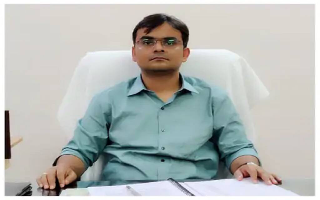 वाराणसी : दरोगा-वकील मारपीट कांड, डीएम ने गठित की SIT, पुलिस कमिश्नर ने दी सख्त हिदायत