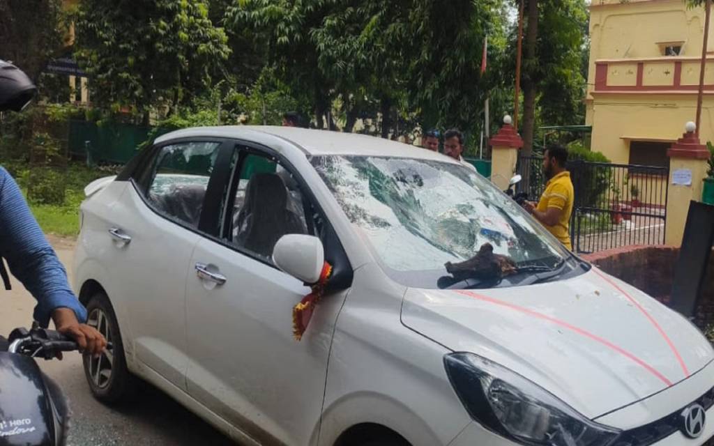 बीएचयू कैंपस में बवाल: छात्रों के कार का शीशा तोड़ा, बाहरी युवकों से कहासुनी के बाद बढ़ा विवाद, एक युवक घायल