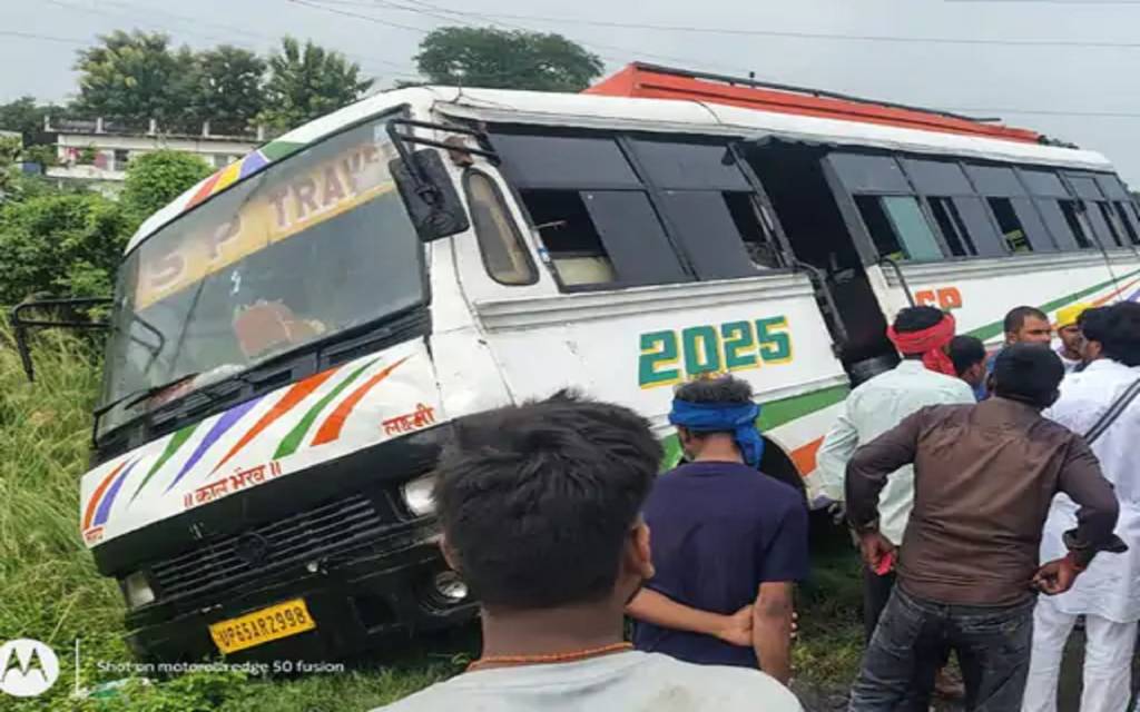 वाराणसी-गाजीपुर मार्ग पर सड़क हादसा, भाई-बहन और मासूम घायल
