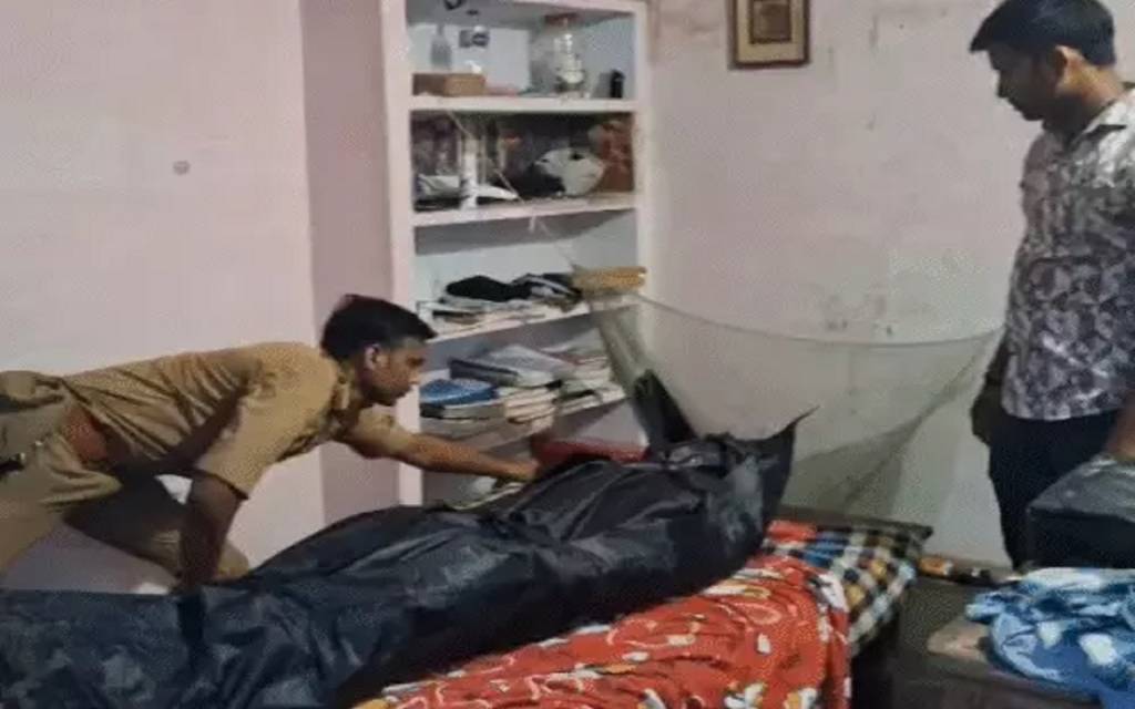 बीएचयू के छात्र ने फंदे पर झूलकर दी जान, कमरे में लटका मिला शव, MA फर्स्ट ईयर का था स्टूडेंट