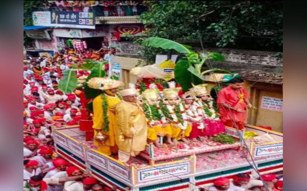 नाटीइमली के भरत मिलाप में प्रभु का होता है साक्षात दर्शन