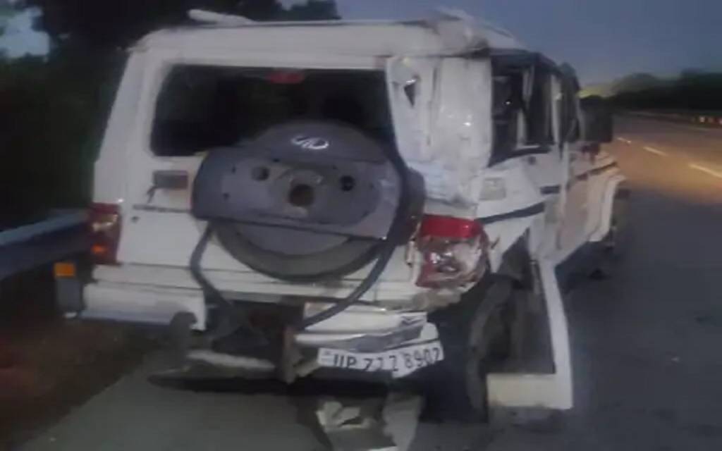 प्रयागराज में दर्दनाक सड़क हादसा: बोलेरो के आगे सो रहे चार लोगों को ट्रक ने कुचला, मौके पर मौत