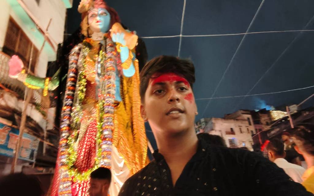 कड़ी सुरक्षा में गोल्डेन स्पोर्टिंग क्लब की प्रतिमा विसर्जित