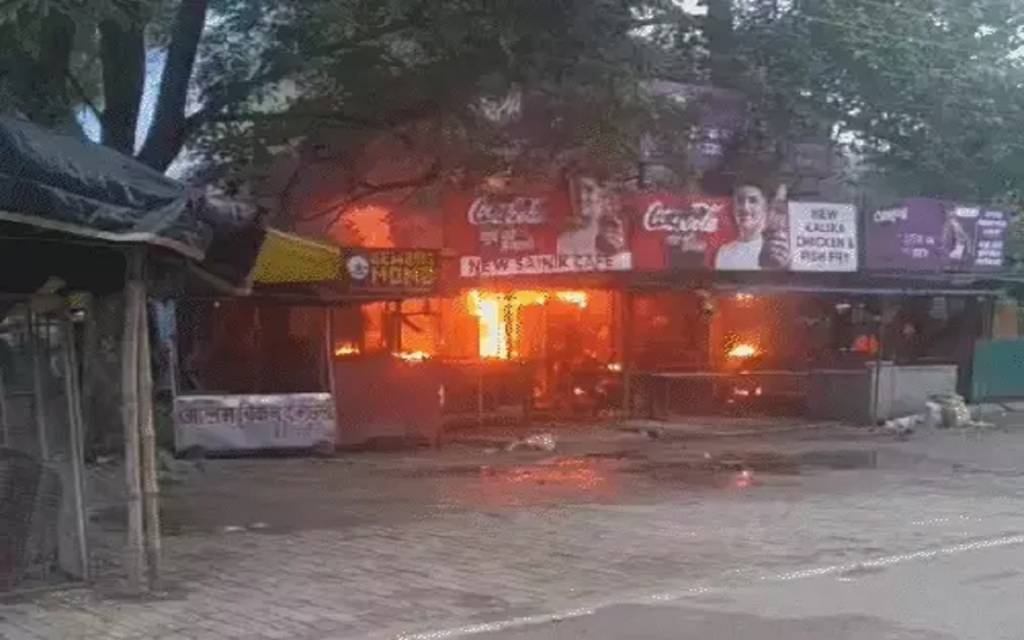 कैंटोनमेंट एरिया के रेस्टोरेंट में रखे गैस सिलिंडरों में धमाका