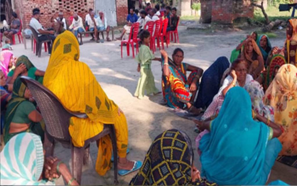 आजमगढ़ में शादी से पहले युवक ने की आत्महत्या, गांव में पसरा मातम, बेटे की मौत पर बिलखते हुए बोली मां, 'मेरे लाल को बुला दो