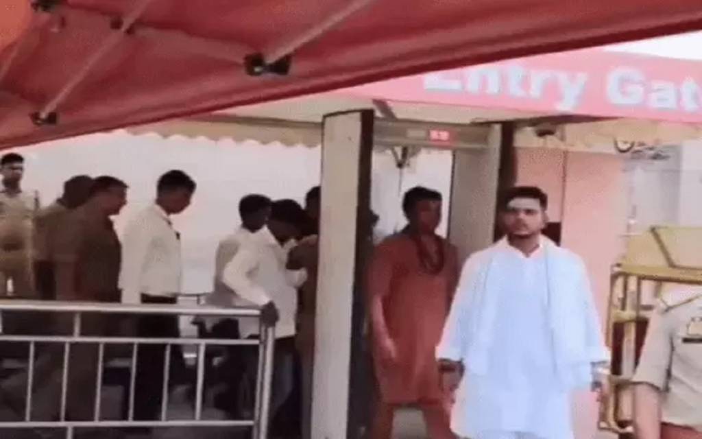 “जो हूं, बाबा की वजह से हूं” ,काशी पहुंचे रवि किशन, बाबा विश्वनाथ का किया दर्शन