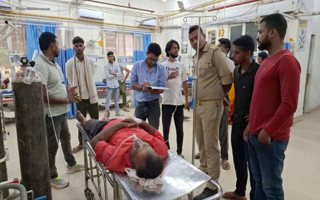 गाजीपुर में पुरानी रंजिश में युवक को मारी गोली, बरसाए लाठी-डंडे; तोड़ा हाथ