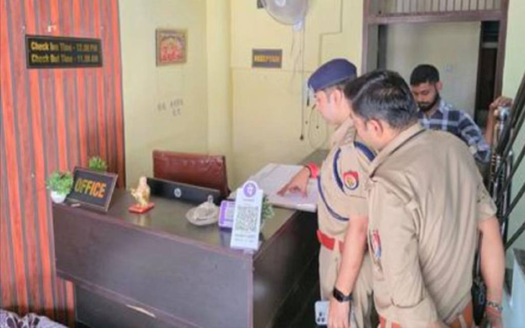 होटल में देह व्यापार का खुलासा, ग्राहक और सह संचालक गिरफ्तार, पकड़ी गईं दो लड़कियां