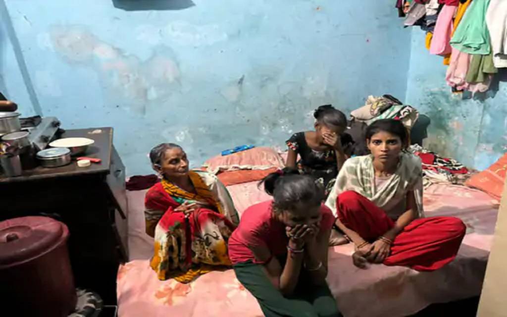 मोबाइल गेम खेलते-खेलते 13 साल के लड़के की मौत, बिस्तर पर बेहोश मिला शव, लखनऊ के इंदिरानगर की घटना