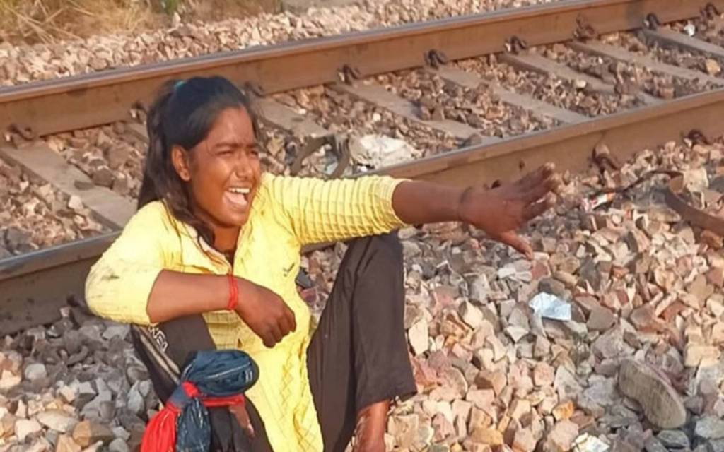 ट्रेन हादसे में 21 साल की छात्रा के दोनों पैर कट गए, पिता भी घायल, मार्मिक तस्वीर देख कांप गया कलेजा