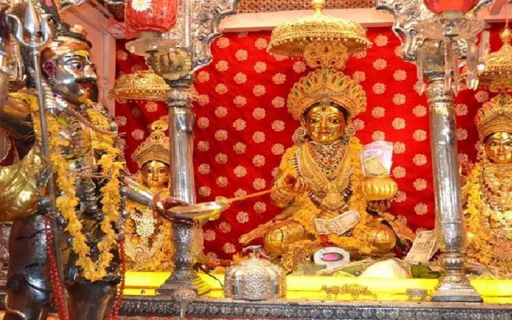 काशी में मां अन्नपूर्णा के स्वर्ण रूप के दर्शन के लिए भक्तों की उमड़ी भारी भीड़, दोपहर तक 1 लाख श्रद्धालुओं ने किए दर्शन
