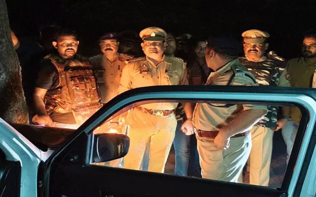 वाराणसी में मुठभेड़: चेन स्नेचिंग करने वाले दो बदमाश गिरफ्तार, पैरों में लगी गोली